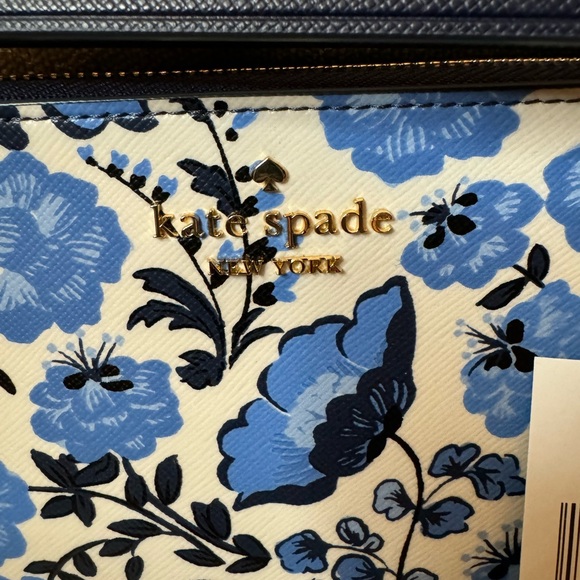 Kate Spade Blue Floral Wristlet - NWT - Perfect Gift, ready to use. NWT - Picture 3 of 6